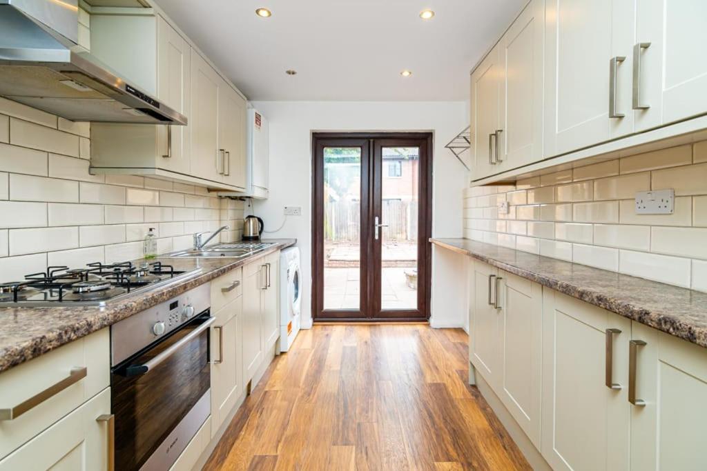 Pensión Modern House Just Refurbished Londres